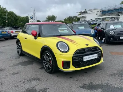 Usado Mini John Cooper Works Hatch 228 CV (167 kW) 2025 Amarillo Utilitario