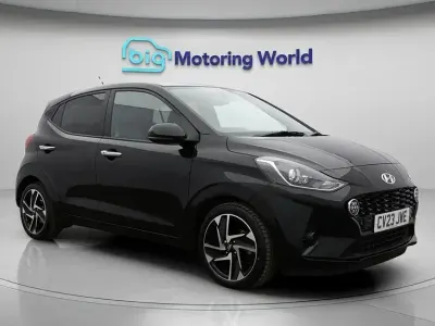 Używany Hyundai i10 Premium 84 KM (61 kW) 2023 Czarny Hatchback