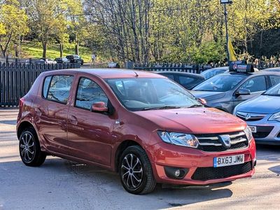 Begagnad Dacia Sandero Lauréate 75 HK (55 kW) 2013 Röd Halvkombi