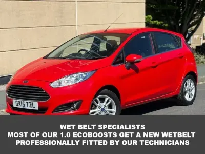Usado Ford Fiesta Zetec 100 HP (73 kW) 2015 Vermelho Citadino