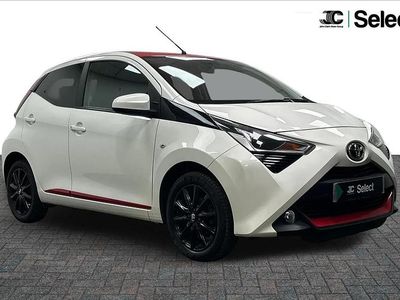 Used Toyota Aygo x-press 72 HP (52 kW) 2019 White Hatchback