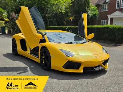 Used Lamborghini Aventador 700 HP (514 kW) 2013 Yellow Coupe