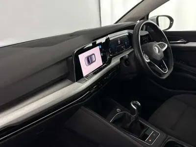 Begagnad VW Golf VII Life 130 HK (95 kW) 2021 Silver Halvkombi