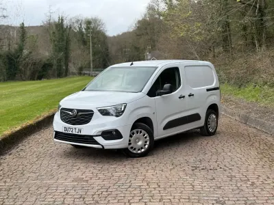 Usado Vauxhall Combo Sportive 100 CV (73 kW) 2022 Blanco Monovolumen