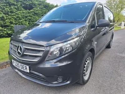Usado Mercedes Vito Premium 163 HP (119 kW) 2020 Cinzento Van