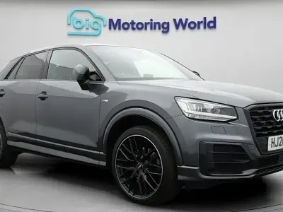 Begagnad Audi Q2 Black Edition 116 HK (85 kW) 2020 Grå SUV