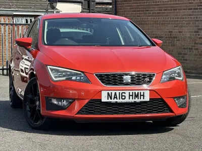 Begagnad Seat Leon FR 2016 Röd Halvkombi