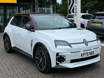 Used Renault R5 Iconic 110 kW (150 HP) 2025 Arctic white  Hatchback