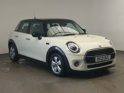 Używany Mini Cooper Classic 136 KM (100 kW) 2021 Biały Hatchback