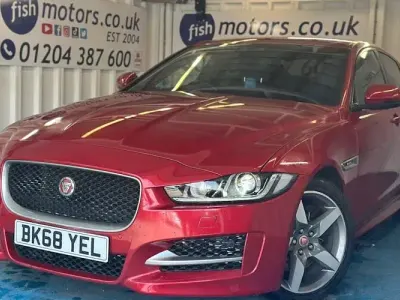 Used Jaguar XE R-Sport 200 HP (147 kW) 2018 Red Sedan