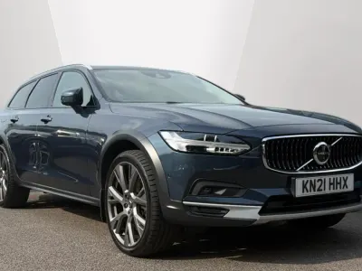 Used Volvo V90 235 HP (172 kW) 2021 Blue Estate