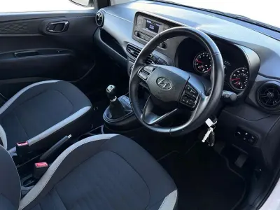 Used Hyundai i10 SE 67 HP (49 kW) 2023 White Hatchback