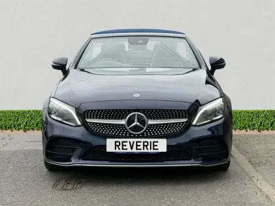 Käytetty Mercedes C300 AMG line 245 HP (180 kW) 2019 Sininen Avoauto