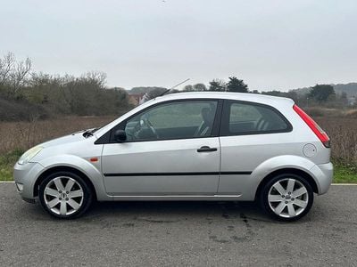 Silver Used 2004 Ford Fiesta Hatchback | £995 (Super price)