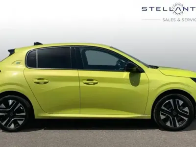 Used Peugeot e-208 Allure 98 kW (134 HP) 2024 Yellow Hatchback