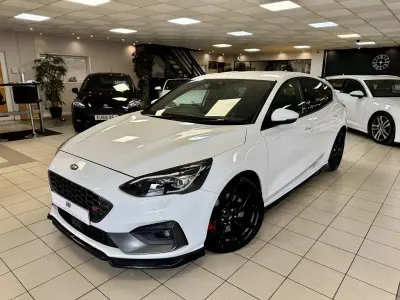 Begagnad Ford Focus ST 280 HK (205 kW) 2019 Vit Halvkombi