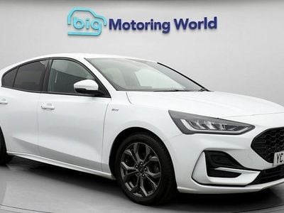 Begagnad Ford Focus ST-Line 125 HK (91 kW) 2023 Vit Halvkombi