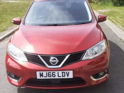 Used Nissan Pulsar N-Connecta 115 HP (84 kW) 2016 Red Hatchback
