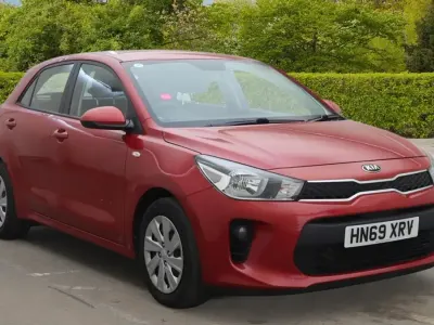 Begagnad Kia Rio Air 84 HK (61 kW) 2019 Röd Halvkombi
