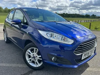 Begagnad Ford Fiesta Zetec 82 HK (60 kW) 2015 Blå Halvkombi