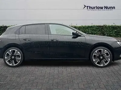 Ny Vauxhall Astra Ultimate 114 kW (156 HK) 2025 Svart Halvkombi