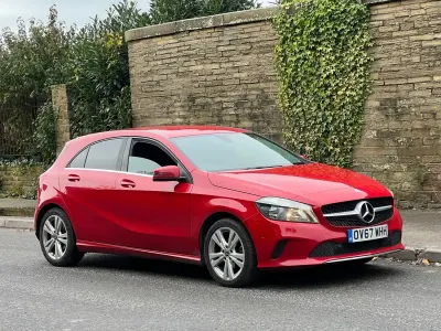Begagnad Mercedes A180 Executive 2018 Röd Halvkombi