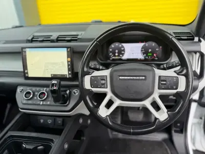 Used Land Rover Defender HSE 250 HP (183 kW) 2023 White SUV