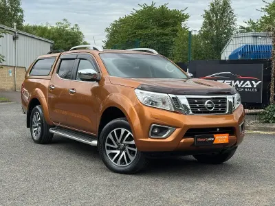 Used Nissan Navara Tekna 190 HP (139 kW) 2017 Yellow Pickup