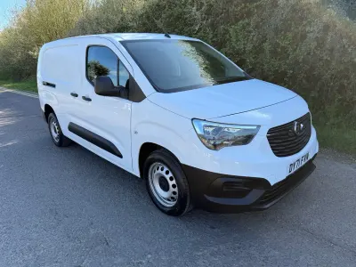 Usado Vauxhall Combo 100 HP (73 kW) 2021 Branco Monovolume