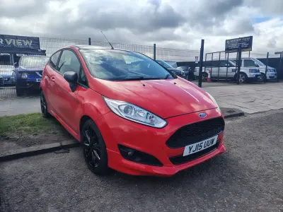 Usado Ford Fiesta Zetec 2015 Vermelho Citadino