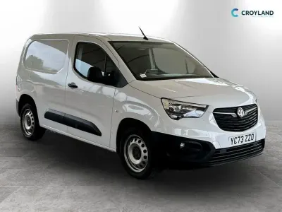 Second-hand Vauxhall Combo S 100 CP (73 kW) 2023 Alb Monovolum