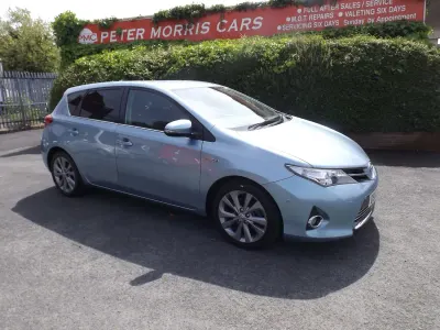 Used Toyota Auris Hybrid 136 HP (100 kW) 2013 Blue Hatchback