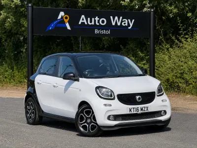 Used Smart ForFour Premium 90 HP (66 kW) 2016 White Hatchback