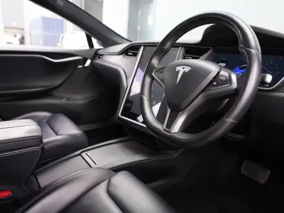 Used Tesla Model S 350 kW (476 HP) 2019 White Hatchback