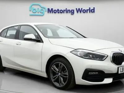 Used BMW 118 Sport Line 136 HP (100 kW) 2021 White Hatchback