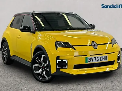Used Renault R5 Komfort 110 kW (150 HP) 2025 Yellow/black Hatchback