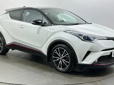 Used Toyota C-HR 122 HP (89 kW) 2019 White SUV