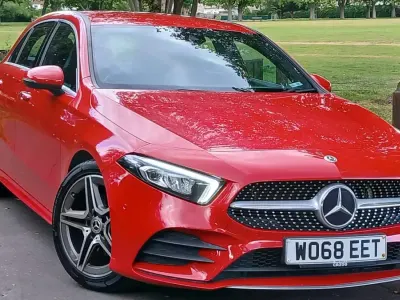 Begagnad Mercedes A200 Executive 2018 Röd Halvkombi