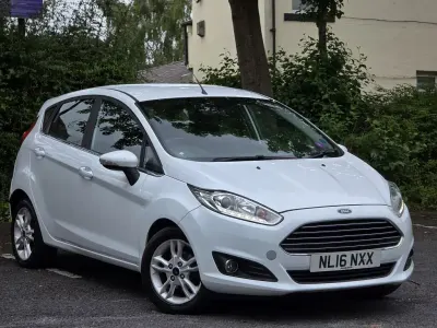 Used Ford Fiesta Zetec 82 HP (60 kW) 2016 White Hatchback