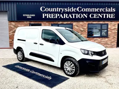 Used Peugeot Partner Premium 100 HP (73 kW) 2022 White MPV