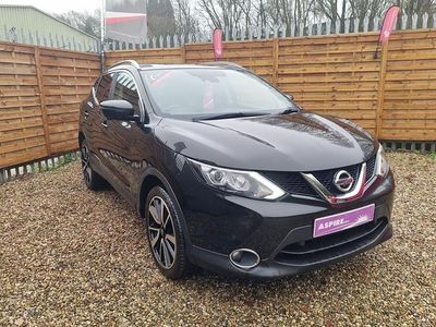 Black Used 2016 Nissan Qashqai Tekna SUV | £7,995 (Fair price)