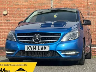 Usado Mercedes B200 136 HP (100 kW) 2014 Azul Monovolume