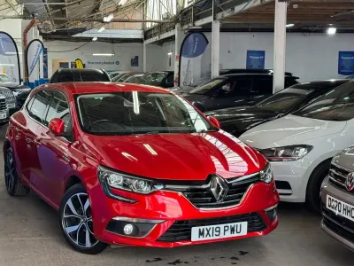 Used Renault Mégane Iconic 140 HP (102 kW) 2019 Red Hatchback