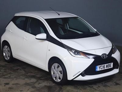 Used Toyota Aygo X-play 69 HP (50 kW) 2016 White Hatchback