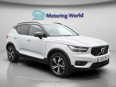 Usado Volvo XC40 R-Design 163 HP (119 kW) 2020 Prateado SUV