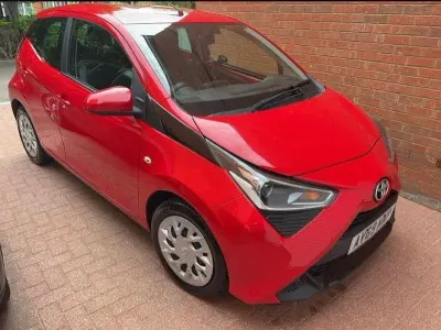 Used Toyota Aygo X-play 72 HP (52 kW) 2019 Red Hatchback