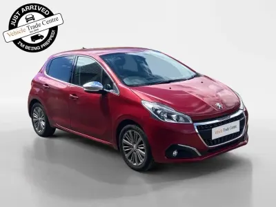 Used Peugeot 208 Allure 82 HP (60 kW) 2016 Red Hatchback