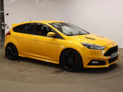 Used Ford Focus ST 250 HP (183 kW) 2016 Orange Hatchback