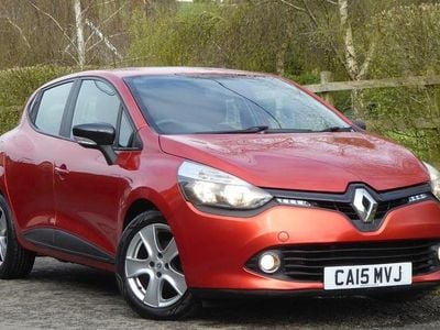 Used Renault Clio IV Expression+ 90 HP (66 kW) 2015 Red Hatchback