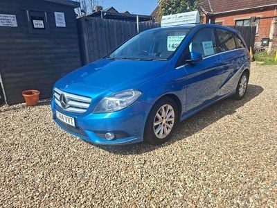 Begagnad Mercedes B180 SE 109 HK (80 kW) 2014 Blå Minibuss
